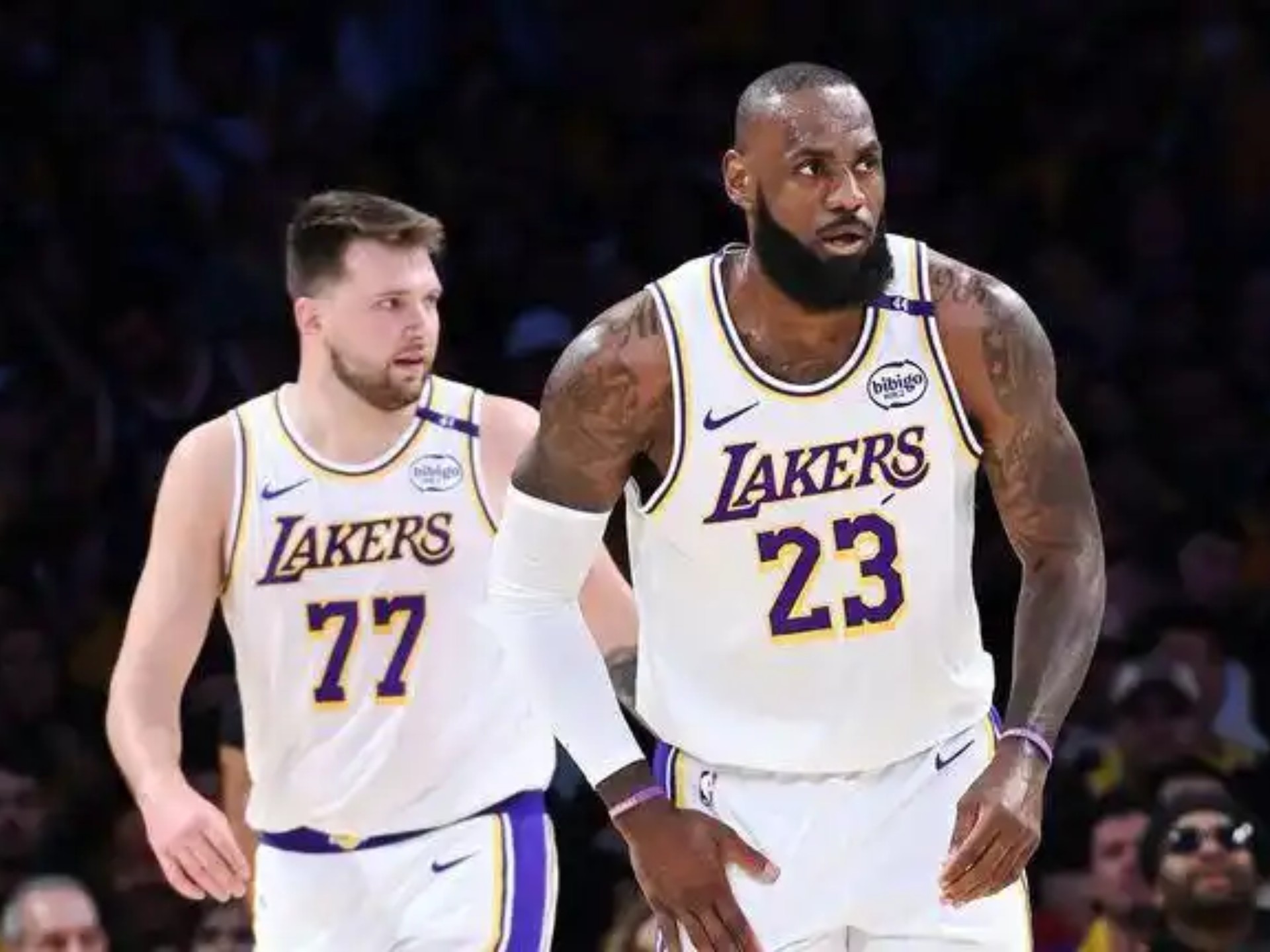 关于湖人队防守崩盘，惨遭对手狂轰猛炸，最大.的信息