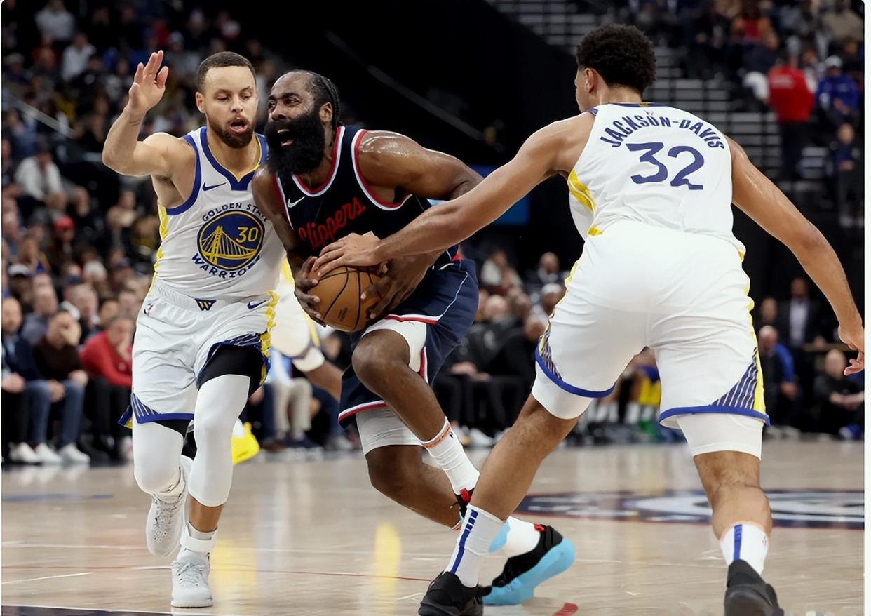 德罗巴重返赛场，大比分获胜首场状态出色，勇士观众沸腾！